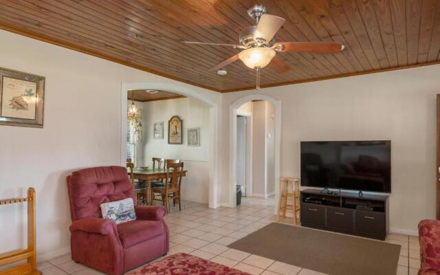 Papas Place by Oak Island Accommodations