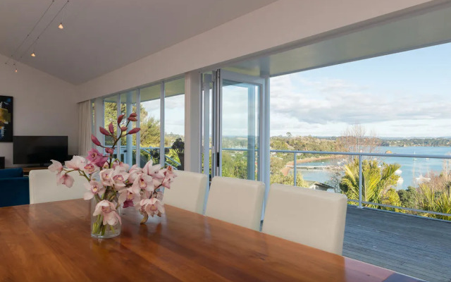 Russell View Apartments