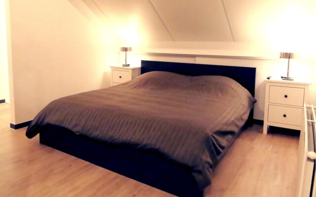 Apartment with One Bedroom in Waterloo, with Wifi
