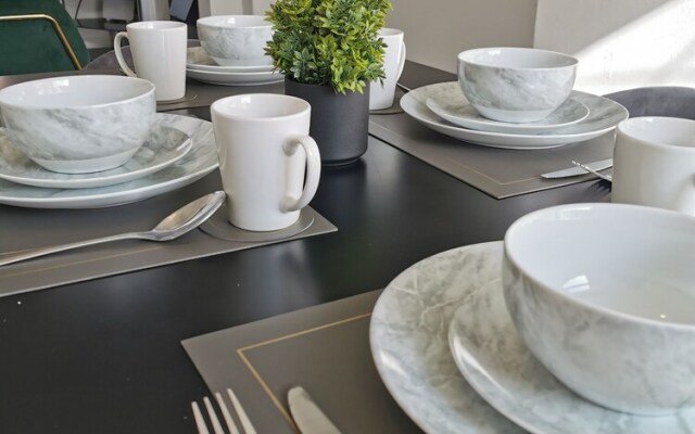 Contractors Home Free Parking Close to City Centre