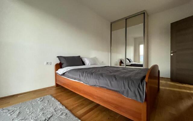Apartment 79