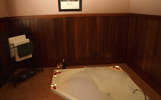 Pemberton Old Picture Theatre Holiday Apartments