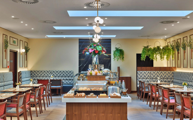 EST Grand Hotel Savoy
