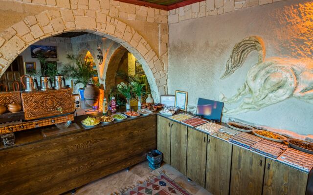 Elite Cave Suites