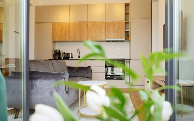 Sunny 2BR Flat - Top Location - Amazing Balcony