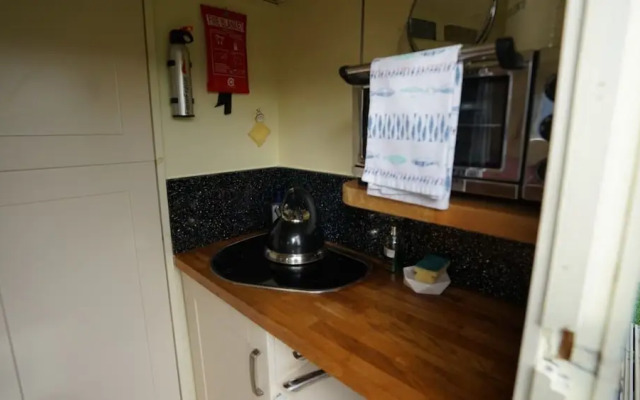 Showman's Hut @ Westcote