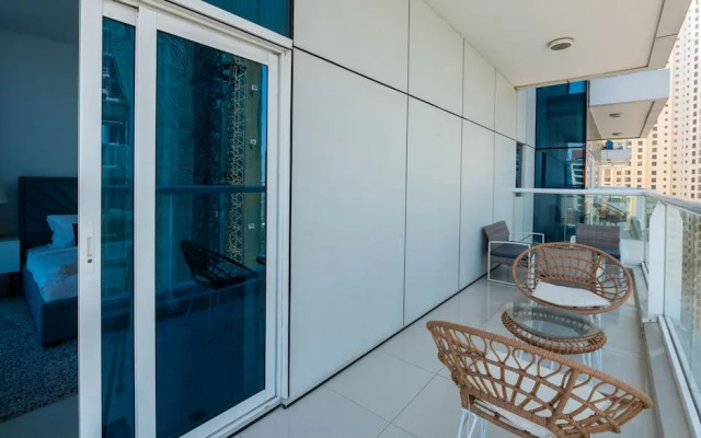 Premium 2BR Apt w Marina Views