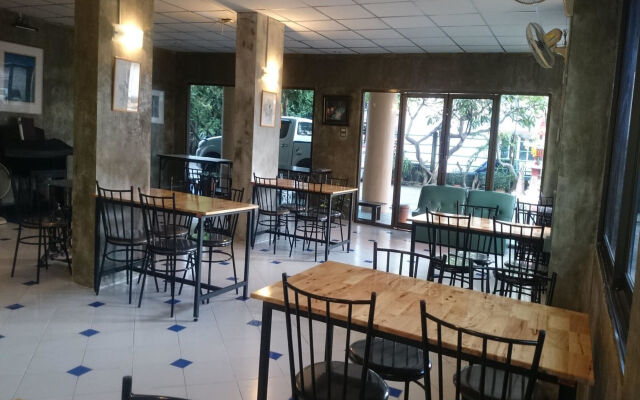 Central Place Hotel