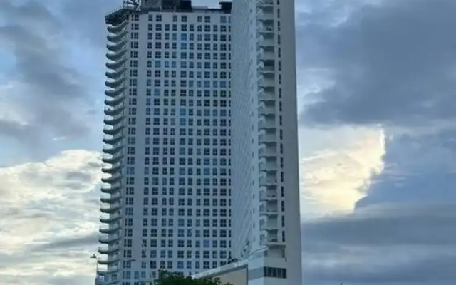 Oceanfront Designer Apartment PH The Sands, Next to Hilton