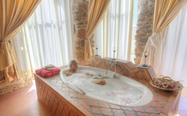 Le Mirage Resort and Spa