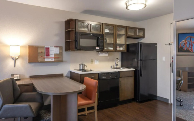 Candlewood Suites Anaheim - Resort Area by IHG