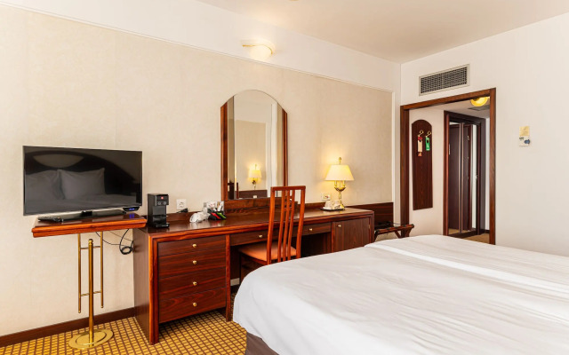 Aro Palace Hotel