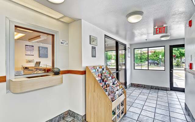 Motel 6 Glenview, IL - Chicago North