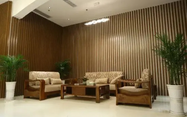 Yuefeng Hotel (Yangjiang Bus Terminal, Wal-Mart)