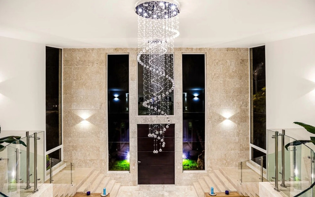 Luxury Villa Waterfall - Pool & BBQ