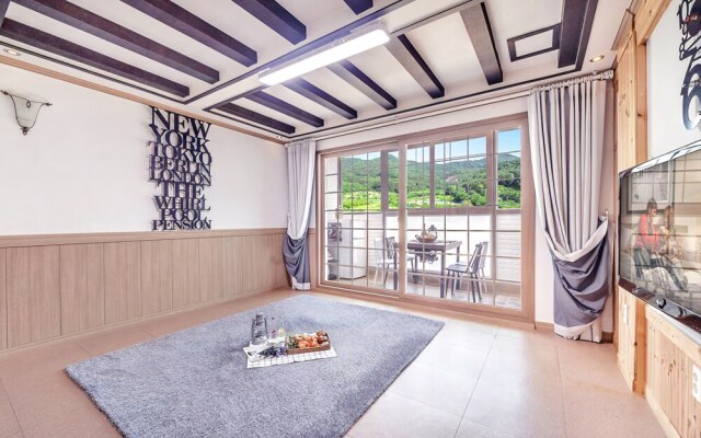Geojedo Whirlpool Pension (pets friendly)