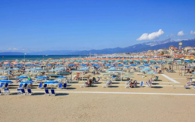 Comfortable Campsite-chalet G10 Tuscany Near sea