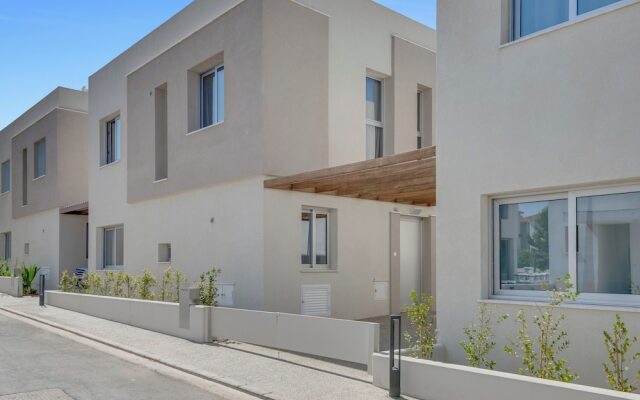 Sanders Mythical Blue - Bright 4 bdr Villa With Pool