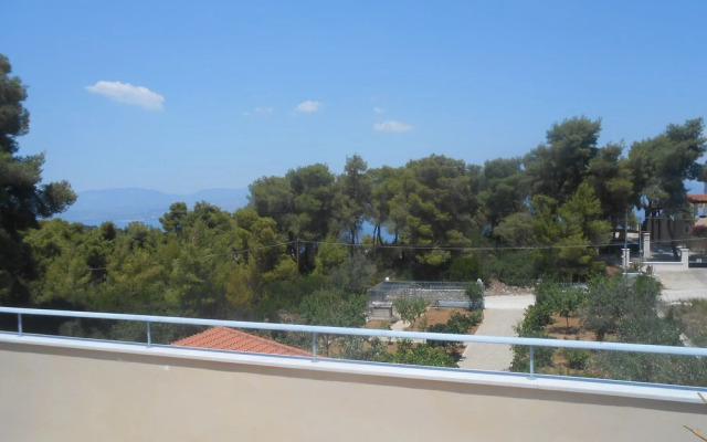 Luxury 2-bed House in Pefkali
