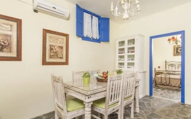 Oia's Sunset Apartments