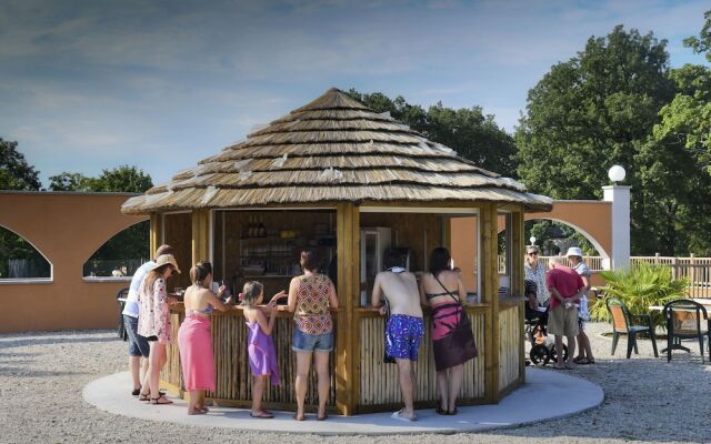 Camping Domaine de Senaud - Les Chalets