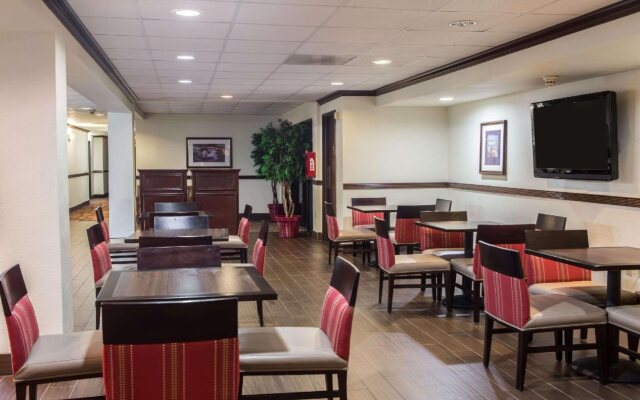 Comfort Suites - Near The Galleria