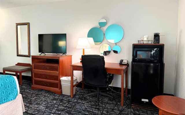 Howard Johnson by Wyndham Evansville East
