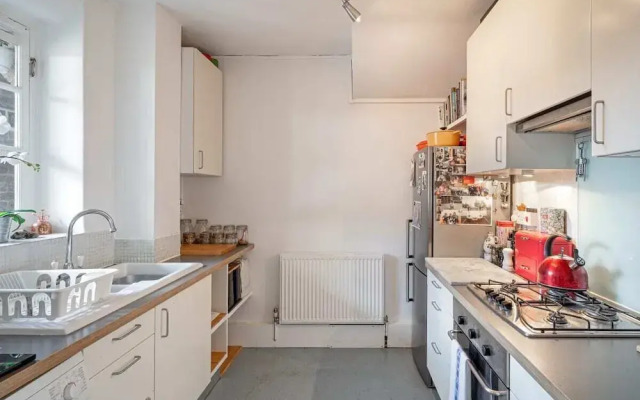 Beautiful 2 Bed Maisonette 13 Mins to Shoreditch