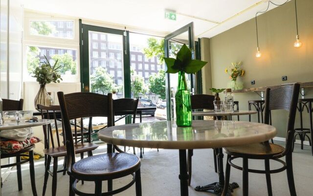 The Golden Stork - Hostel