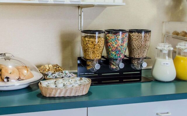 Econo Lodge Mechanicsburg