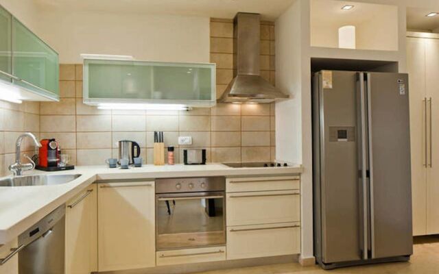 Deluxe Frishman Beach 1Min Beach