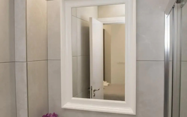 96 Nic1 - Stay Glam Skin Studio