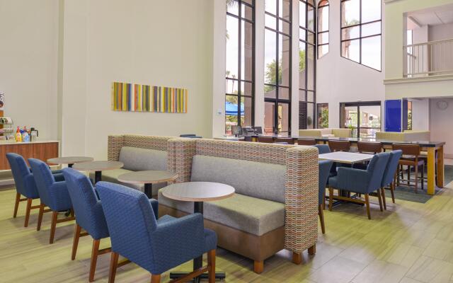 Holiday Inn Express Palm-Desert by IHG