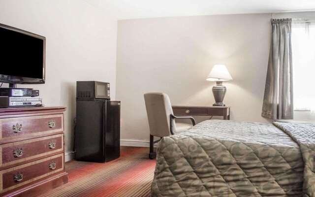 Rodeway Inn Huntington Station - Melville