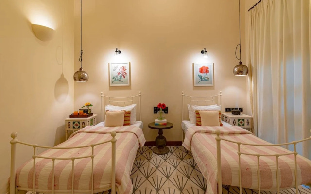 Loto Bianco by Hireavilla -4br w Pvt Pool Siolim