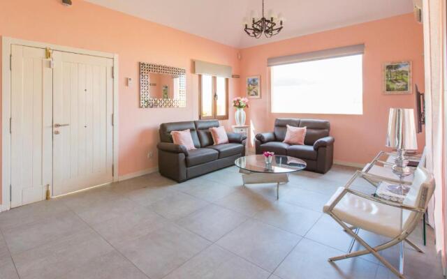 Villa Bella Lucia 3. Piscina Climatizada, WiFi, BBQ.
