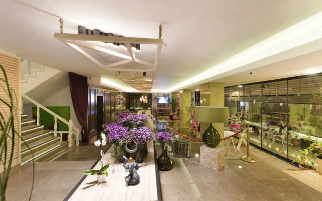 Nun Hotel Lara