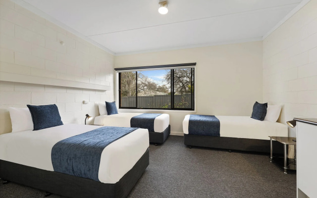 Hamilton Lakeside Motel