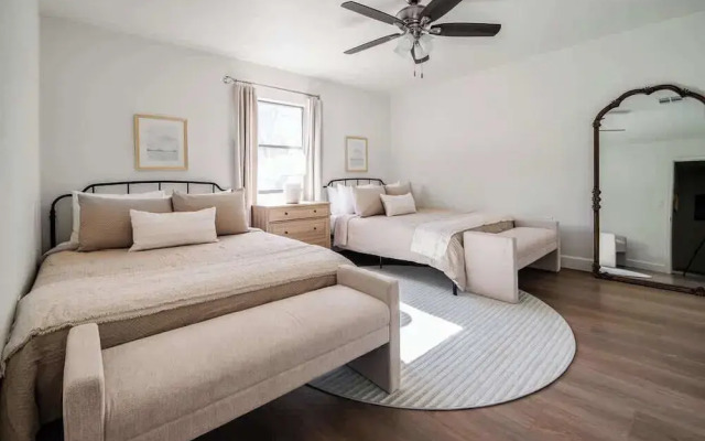 Luxe Poolside Retreat W/sauna-minutes From Downtown!