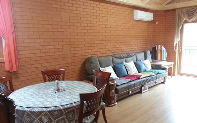 Hongcheon Pine Scented Breeze Pension