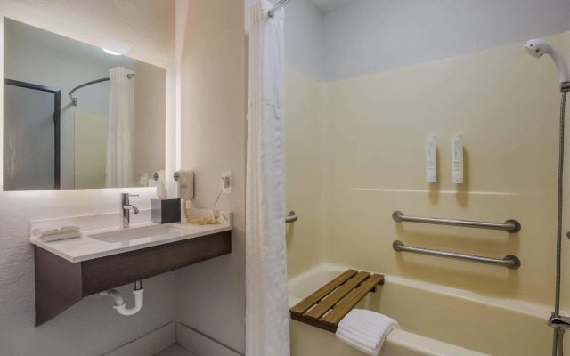 Clarion Pointe Harrodsburg-Danville