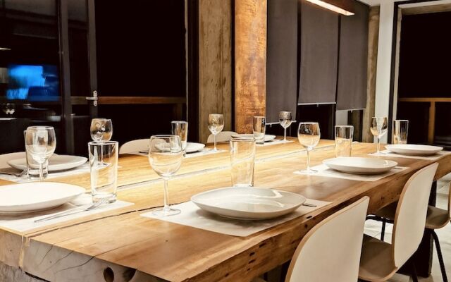 Modern 7 Bedrooms Villa on Private Beach Access