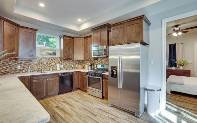 Pet-friendly Tomball Home: Walk to Main Street!