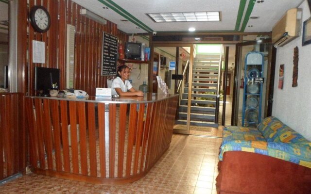 OYO Hotel Nachancan, Calderitas beach