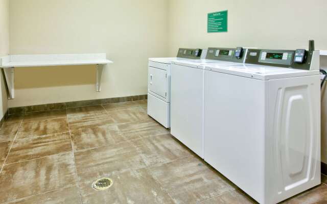 La Quinta Inn & Suites by Wyndham Dallas Grand Prairie South