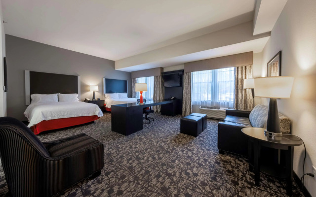 Hampton Inn & Suites DuPont