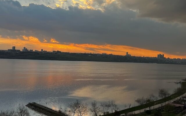 Perfect Lake view Entire Apartment