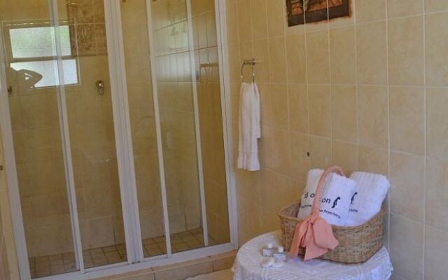 15 On Penguin Guest House