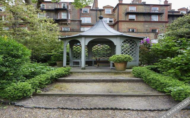 Veeve  2 Bed On A Beautiful Garden Square Bina Gardens Kensington