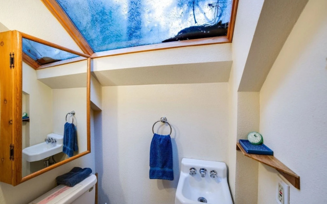 25sl - Hot Tub - Bbq - Pets Ok - Wifi - Sleeps 6 1 Bedroom Home by RedAwning
